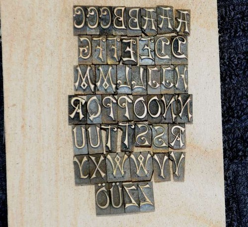 Prägeschrift mm - 9,